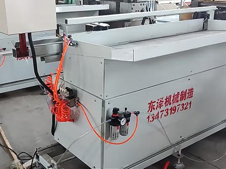 2023年6月14日鹽城市時堰鎮不銹鋼螺桿滾絲機自動上料